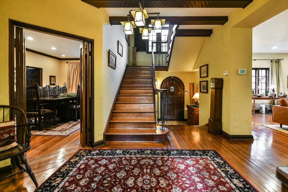 Beautiful airy architect-designed room and brand new private luxe bathroom Vacation rental in San Fernando Valley