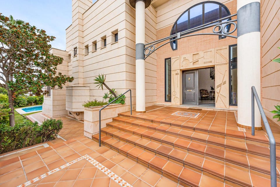 Beachside Villa in Puerto Marina, Benalmádena Villa in Benalmadena