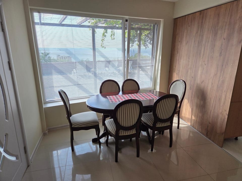 Communal lounge/ TV room, Seating area, Dining area