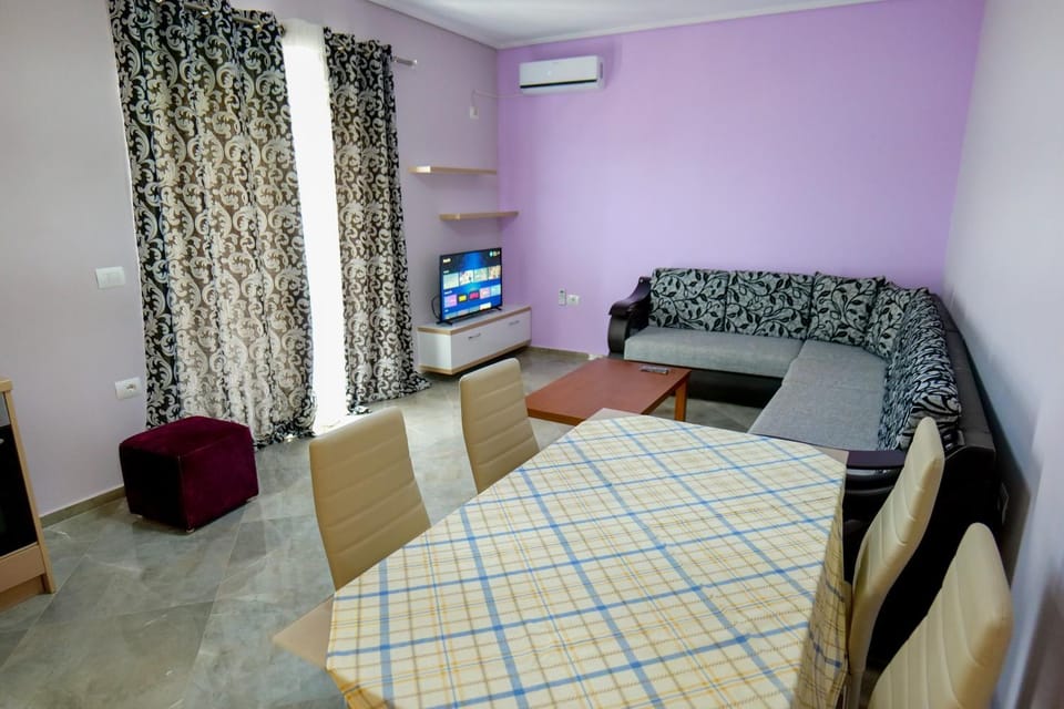 Communal lounge/ TV room, TV and multimedia, Living room, Seating area