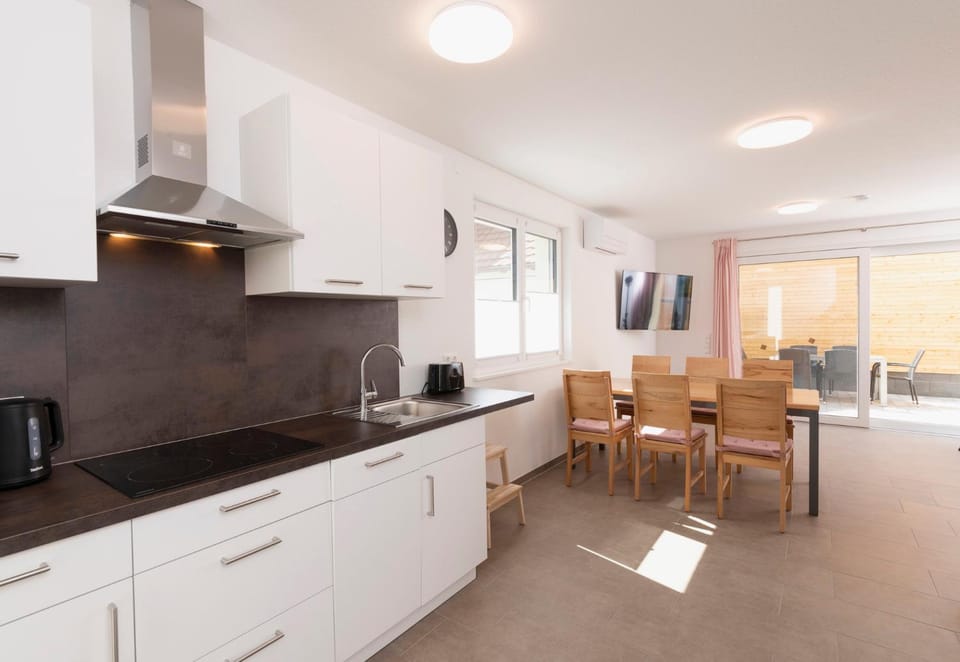 Kitchen or kitchenette, Living room, Seating area, Dining area