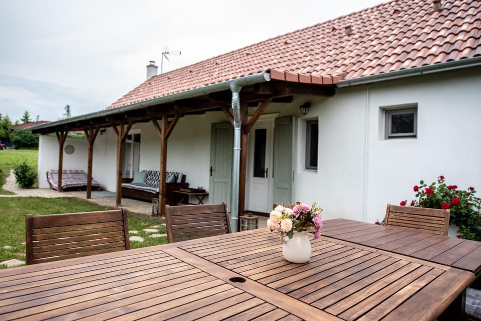 Florie Cottage House in Hungary