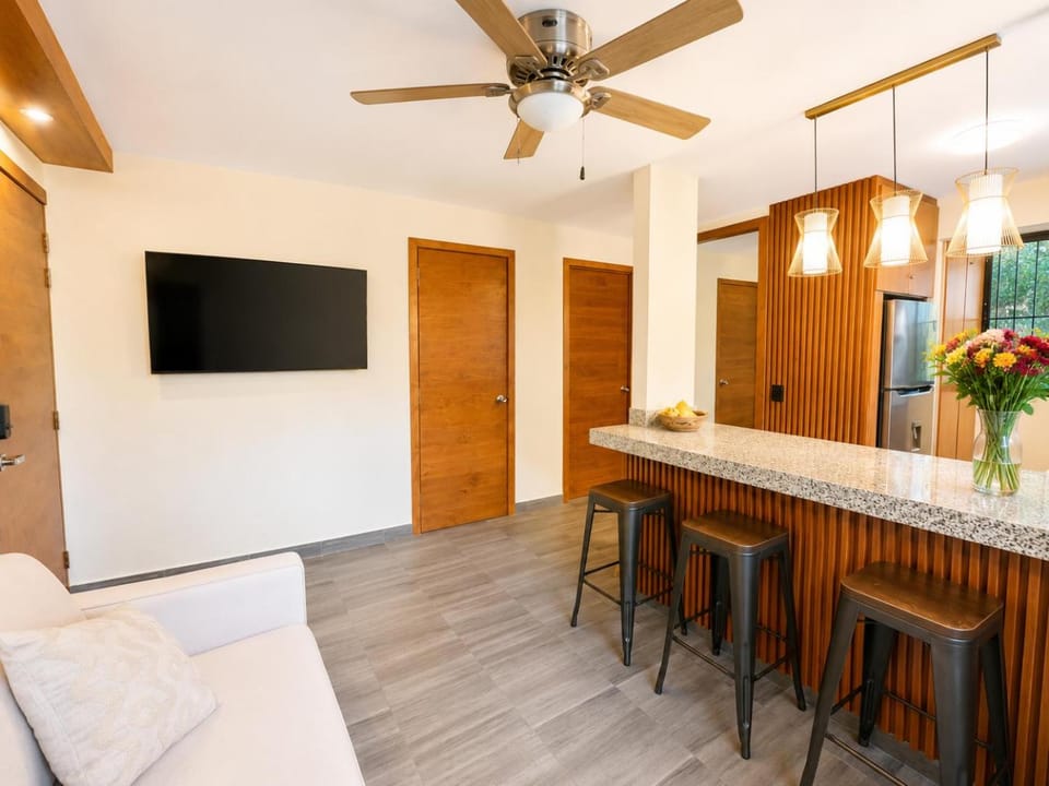 Ocean Breeze Condo 1 block F beach Apartment in Cabo San Lucas