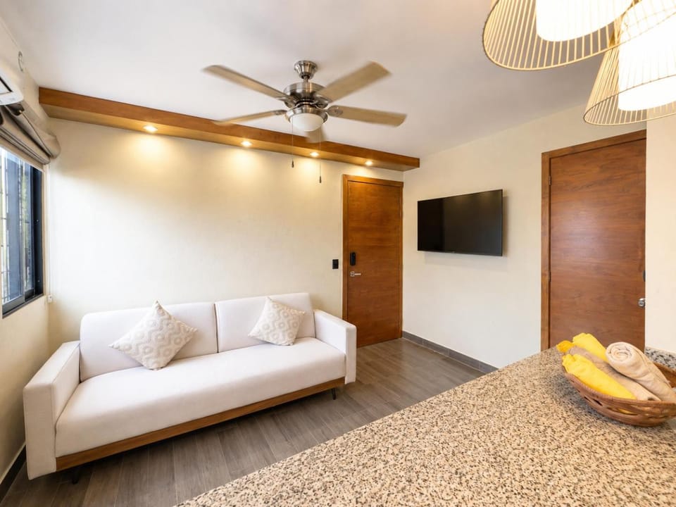 Ocean Breeze Condo 1 block F beach Apartment in Cabo San Lucas