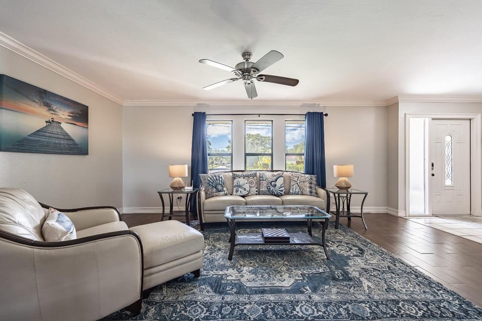 Half mile to the beach! Heated Pool & Spa, with Tiki on boat dock! - Villa Changes in Attitude House in Cape Coral