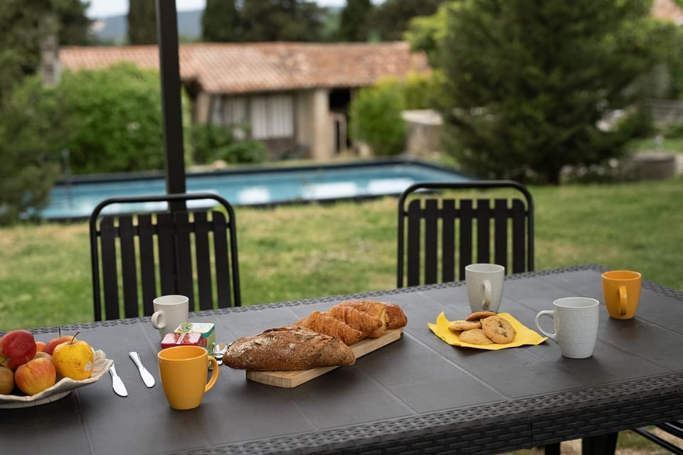 Patio, Dining area, Swimming pool, Breakfast