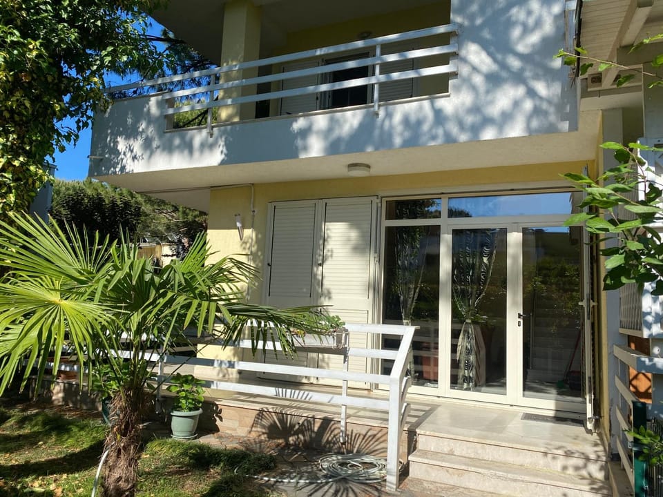 Patio, Facade/entrance, Garden