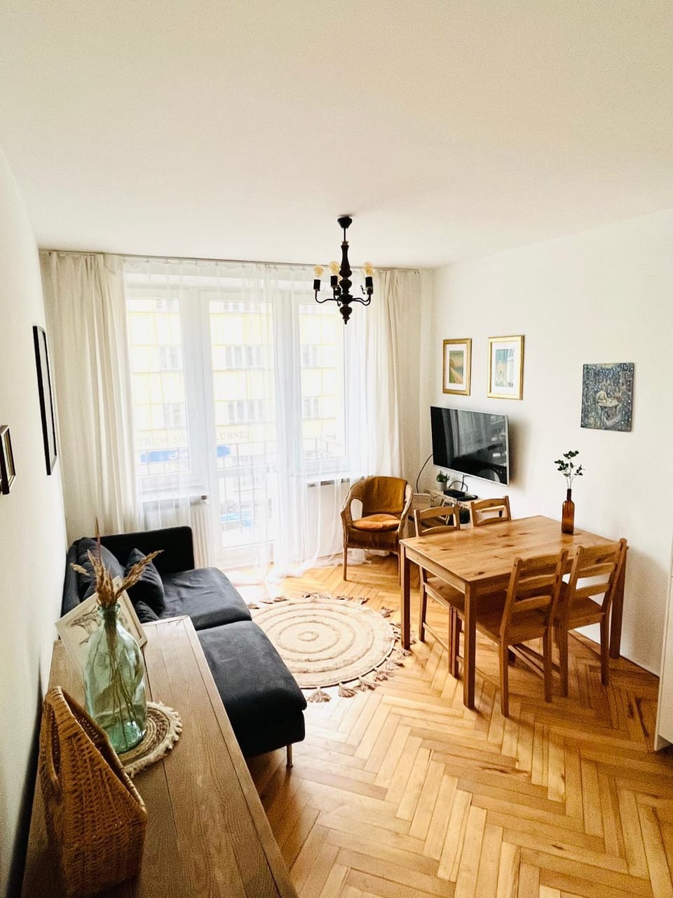 Living room, Dining area, Evening entertainment