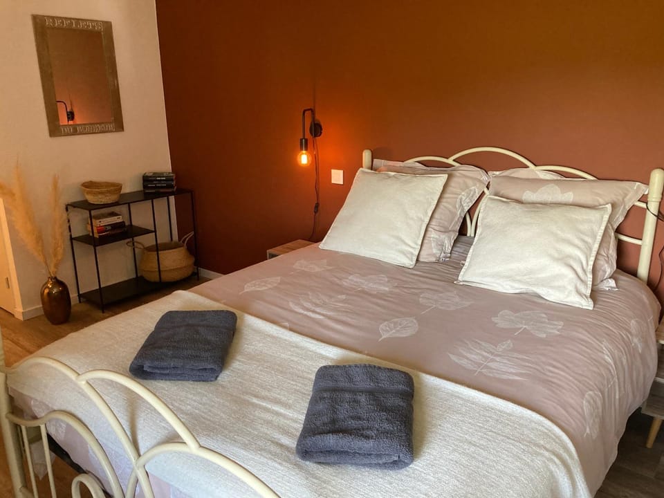 « La Crécerelle » spacieux gîte contemporain entre Tarn et Aveyron House in Occitanie