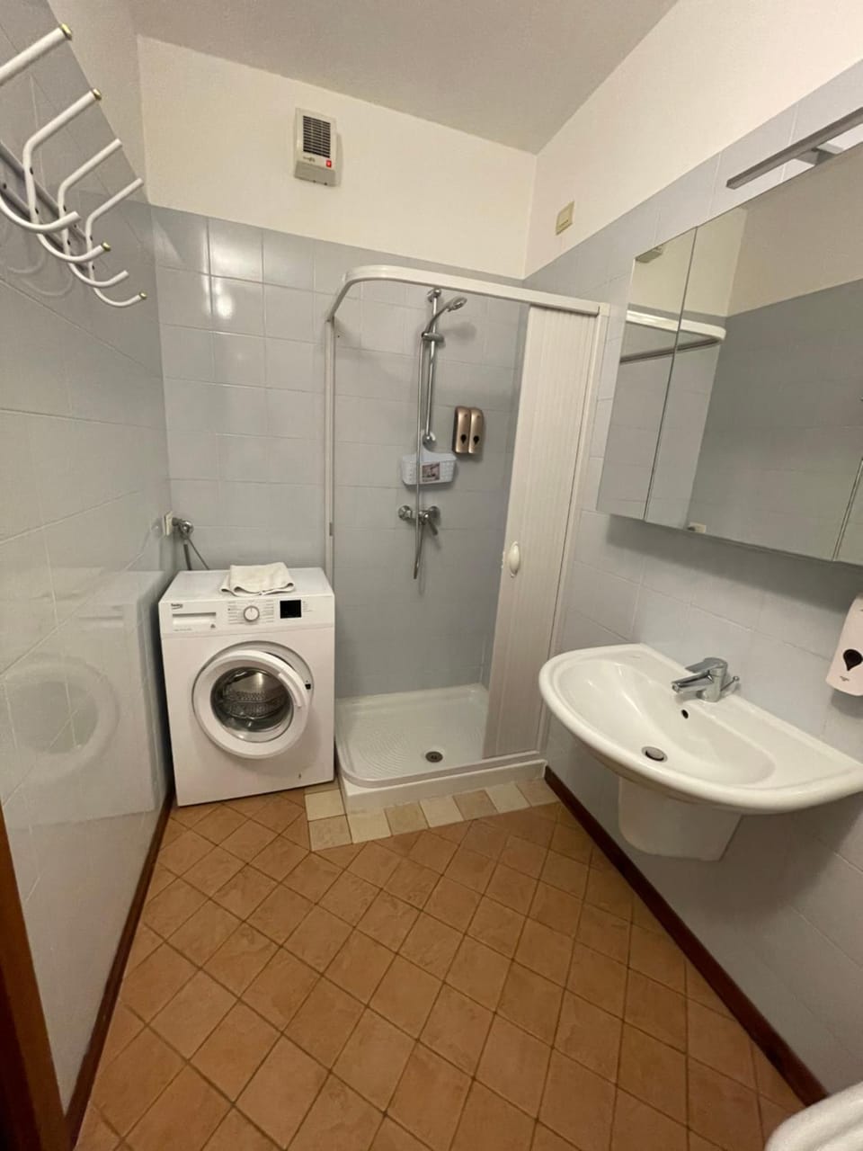 Shower, Bathroom, washing machine