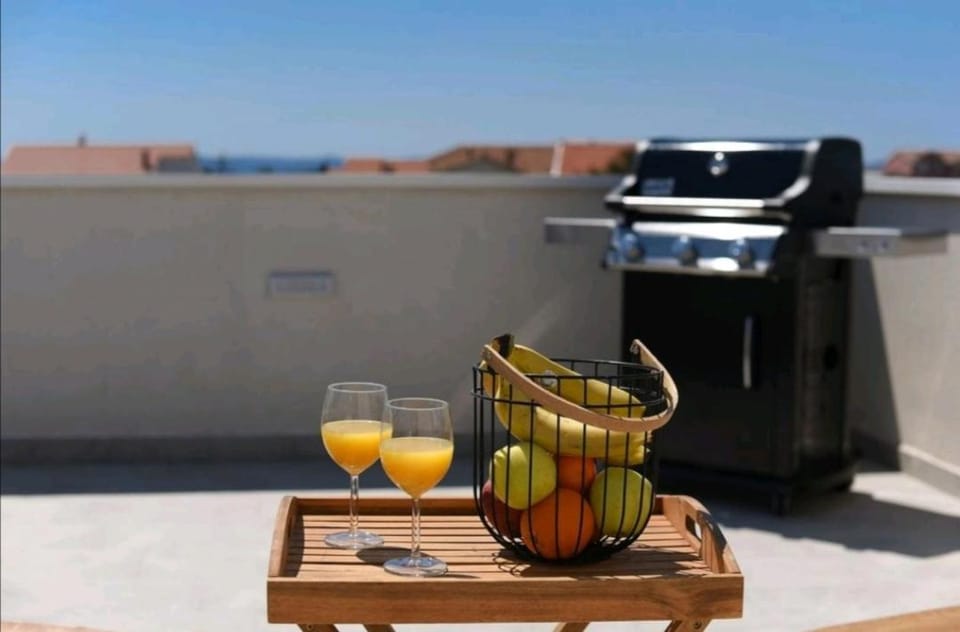 Casa Bianca family apartment near sandy beach with parking and rooftop experience Apartment in Zadar County