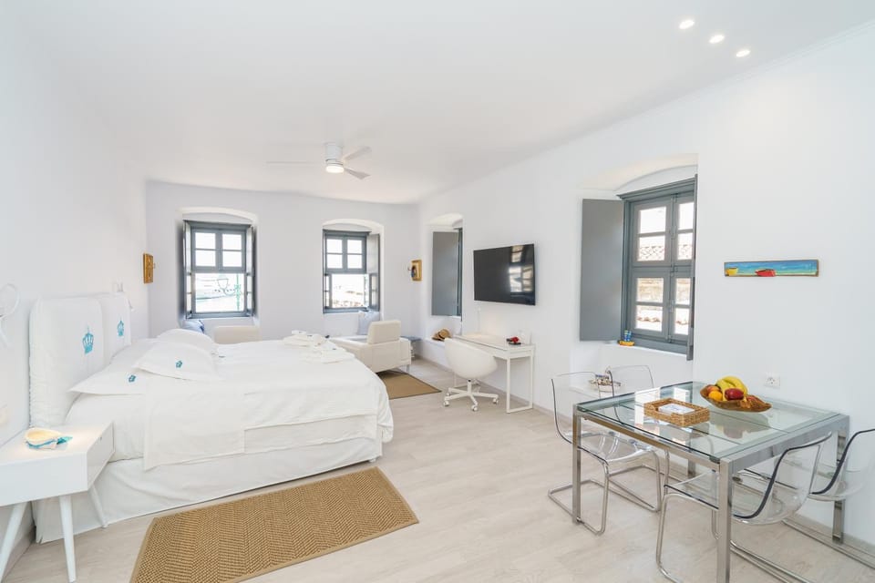 My Crown Suite, Hydra port Apartment in Islands