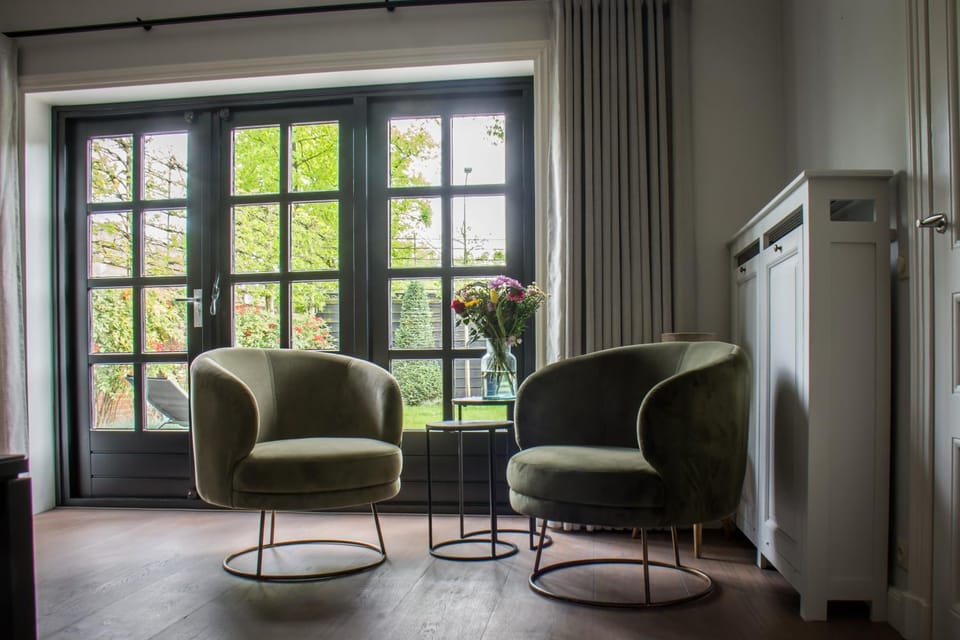 Communal lounge/ TV room, Seating area, Garden view