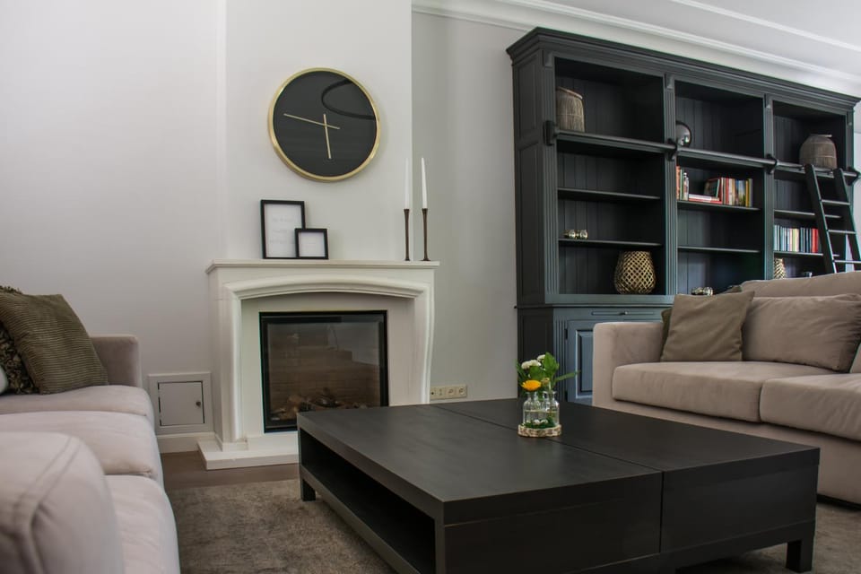 Communal lounge/ TV room, Library, Living room