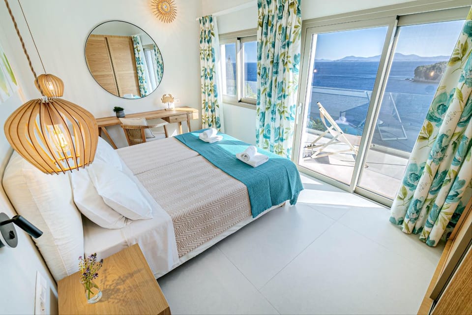 Bed, Balcony/Terrace, Photo of the whole room, Bedroom, Sea view, heating, towels, air conditioner