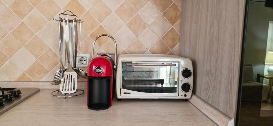 Coffee/tea facilities, toaster