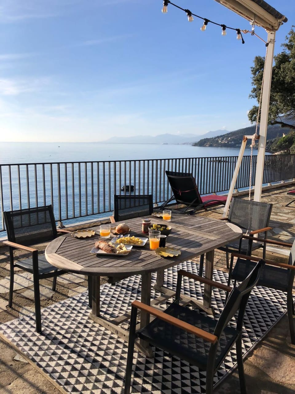 Une grande terrasse sur la mer Apartment in Corsica