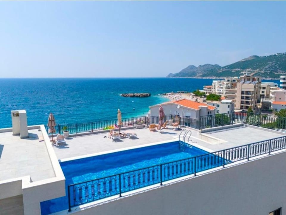 Property building, Day, Natural landscape, View (from property/room), Beach, Mountain view, Sea view, Swimming pool, sunbed
