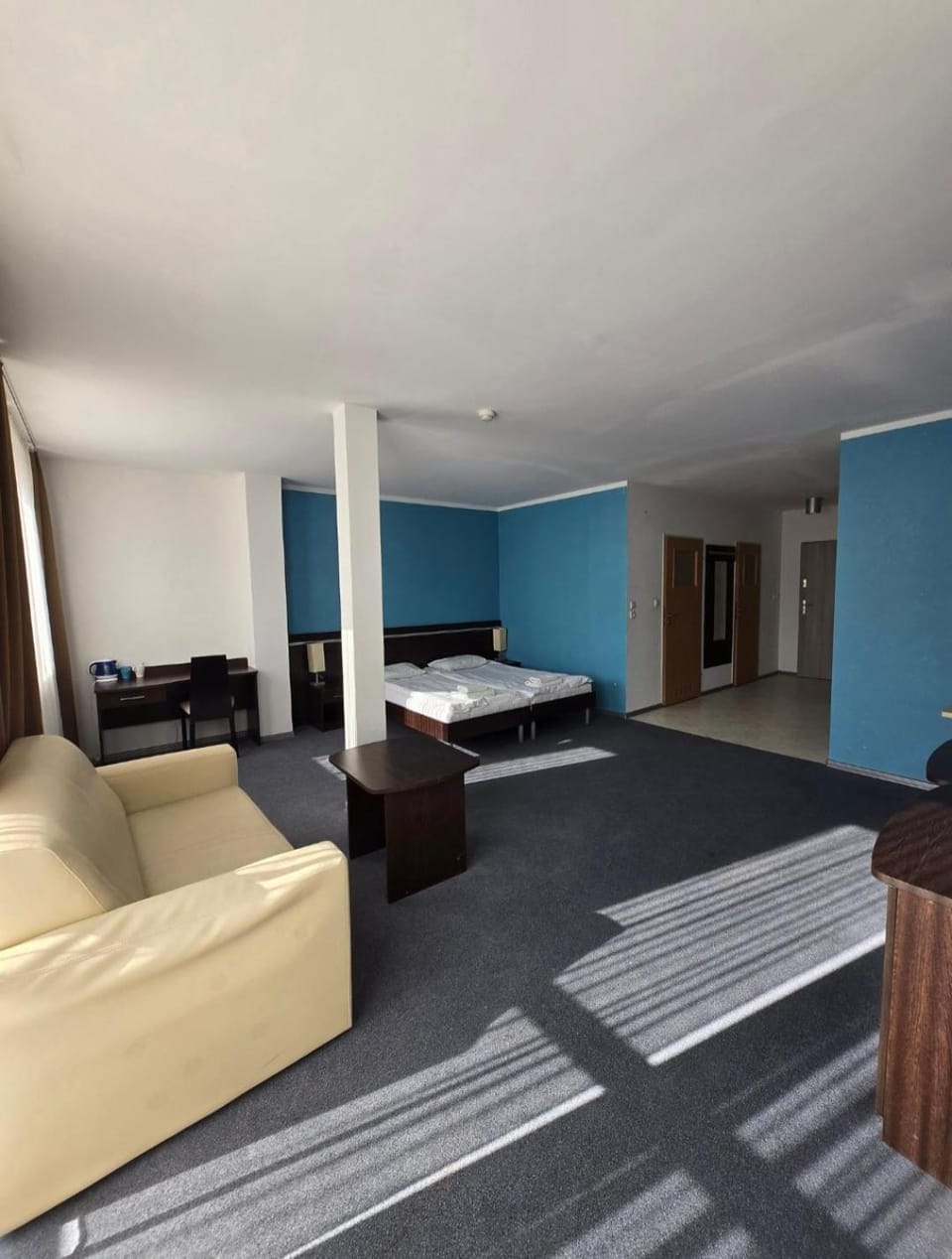 Bed, Photo of the whole room, Seating area, Bedroom