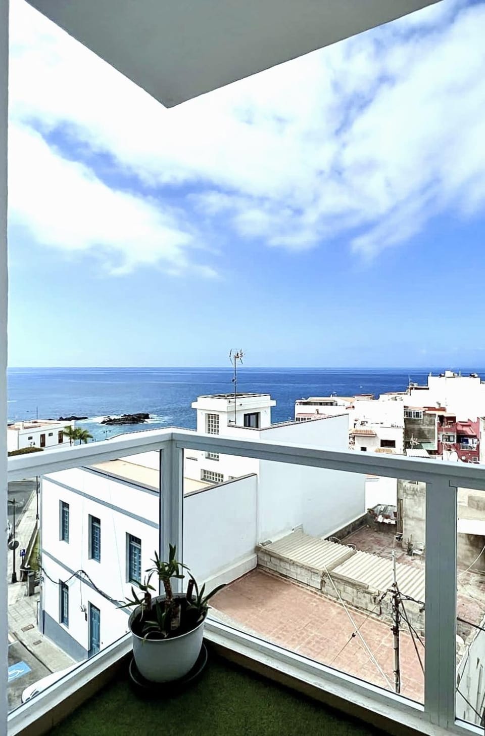 Day, Natural landscape, View (from property/room), Balcony/Terrace, City view, Sea view