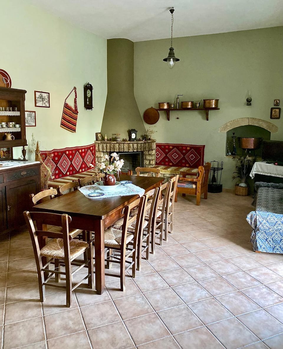 TV and multimedia, Living room, Dining area