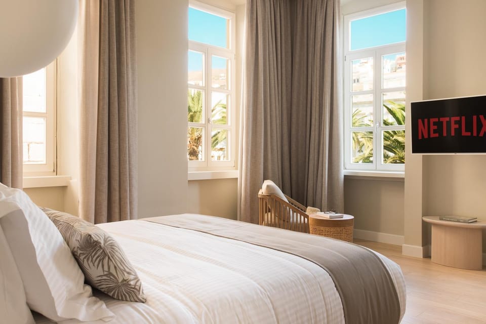 Nearby landmark, Bed, Photo of the whole room, Bedroom