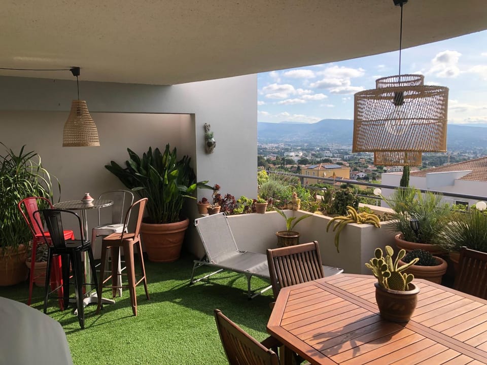Bel appartement au calme vue imprenable parking privé gratuit lit 160x200 Apartment in La Ciotat