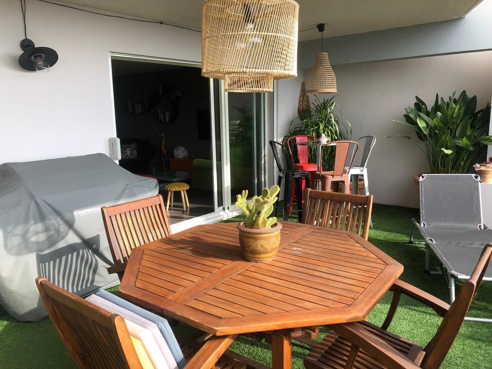 Bel appartement au calme vue imprenable parking privé gratuit lit 160x200 Apartment in La Ciotat