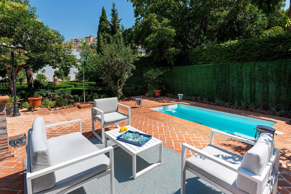Off site, Garden, Swimming pool