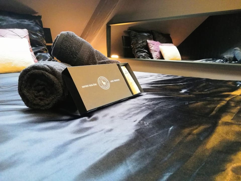 Bed, Casino, Photo of the whole room, Bedroom