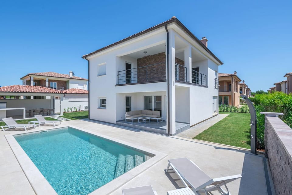 Property building, Swimming pool