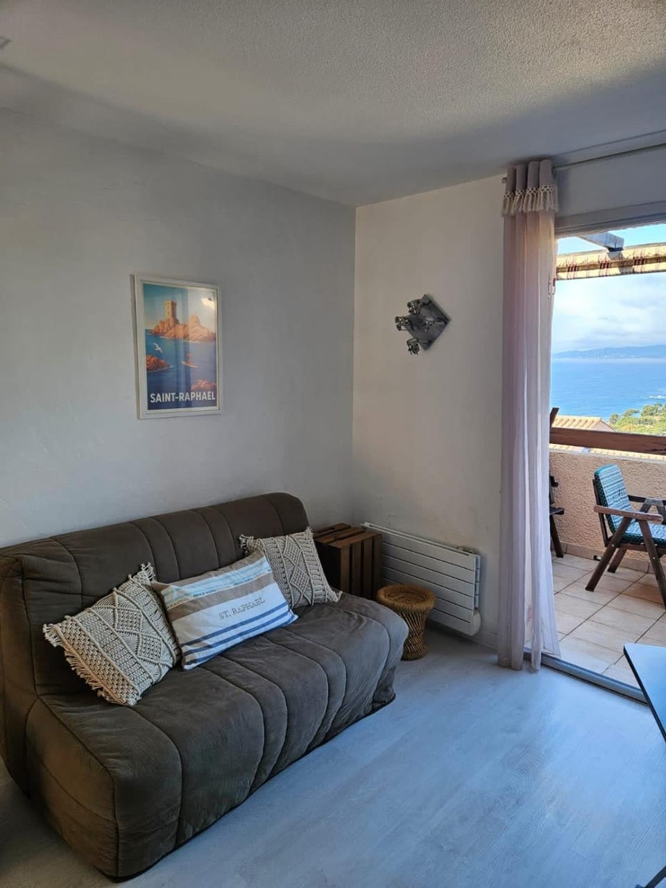 Apt With Swimming Pool 500m From The Beach Apartment in Saint-Raphael