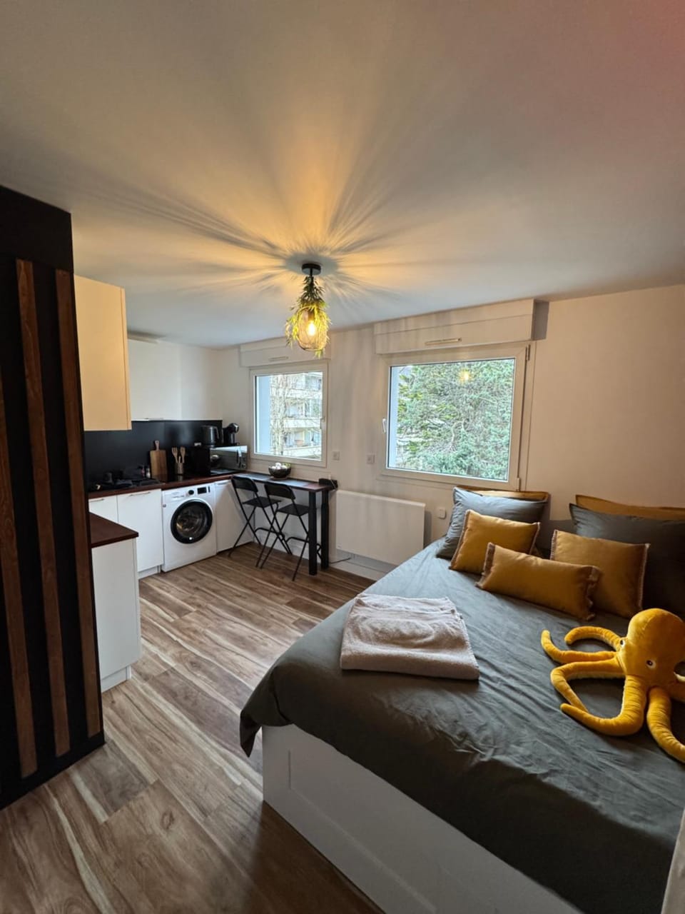 Bed, TV and multimedia, Photo of the whole room, Bedroom