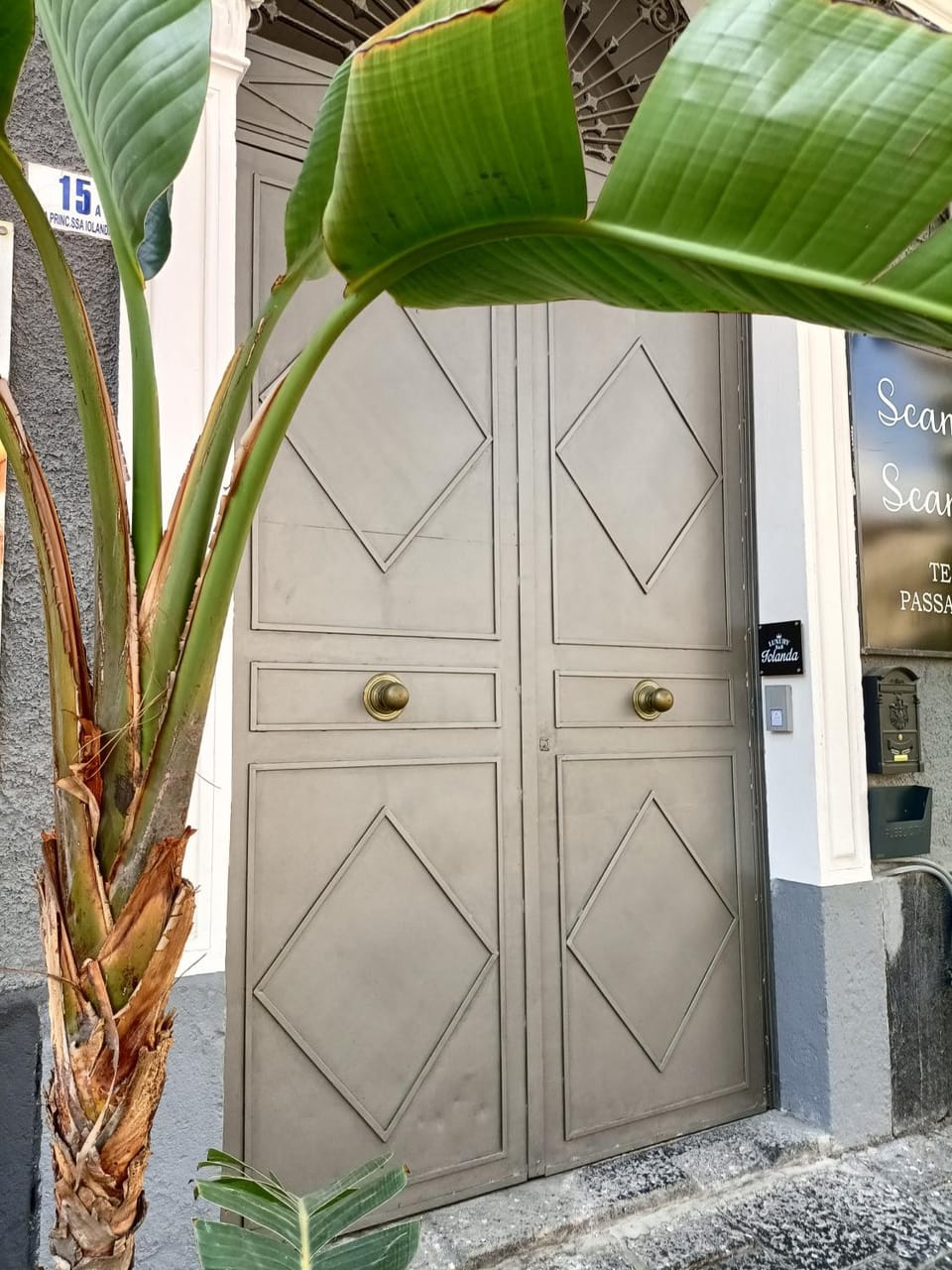 Facade/entrance