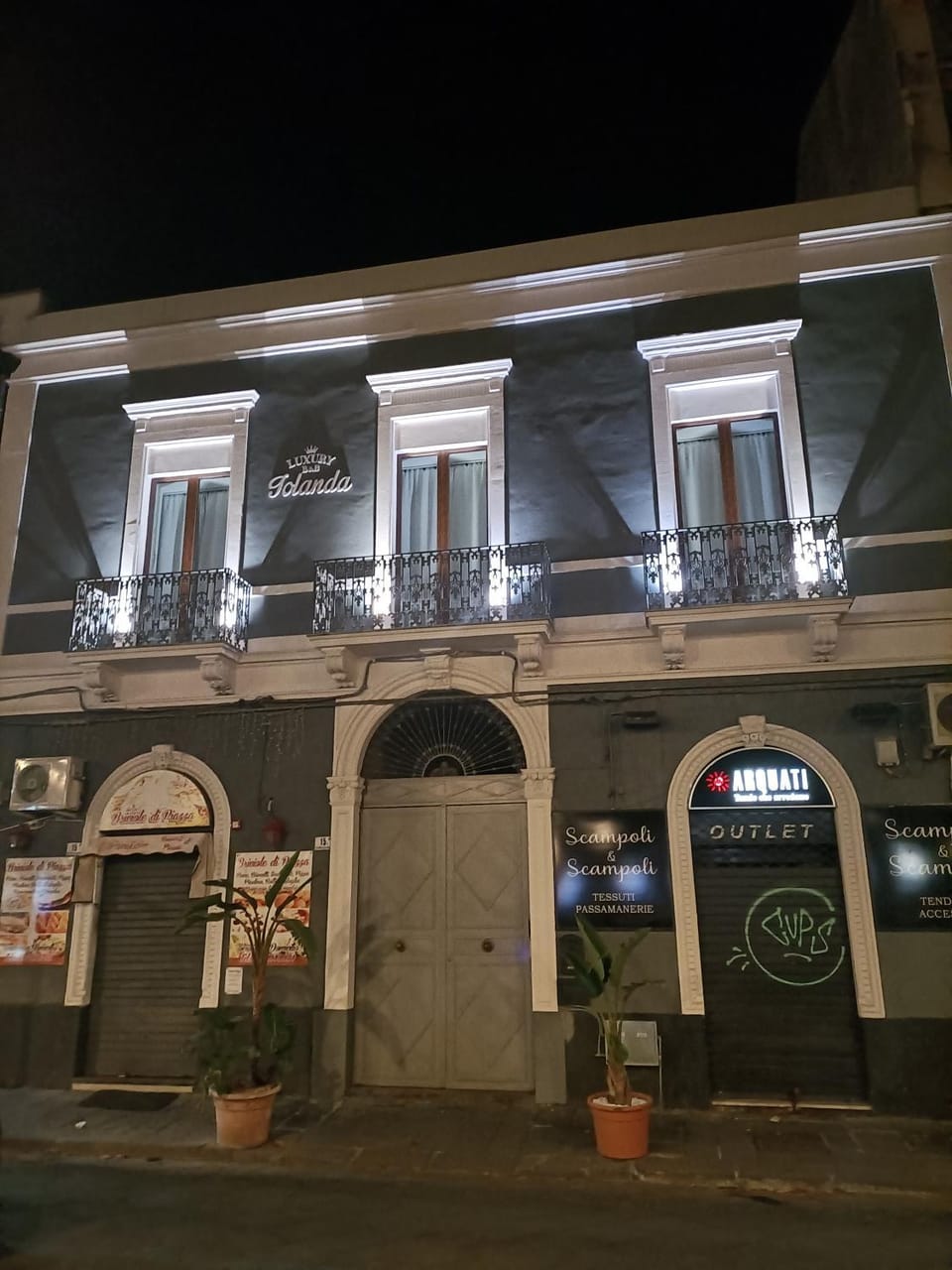 Facade/entrance