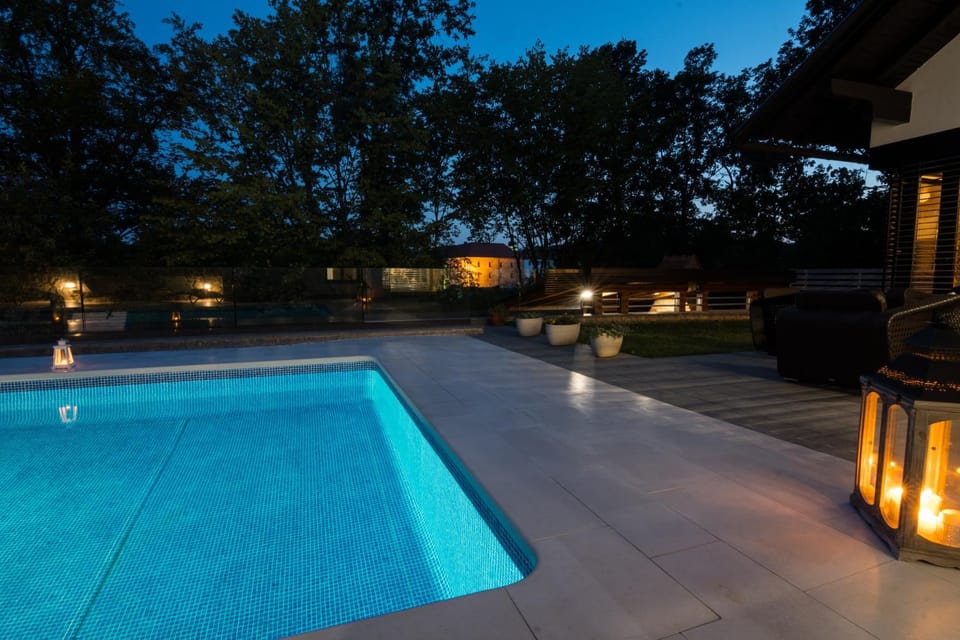 Night, Balcony/Terrace, Landmark view, Pool view, Swimming pool