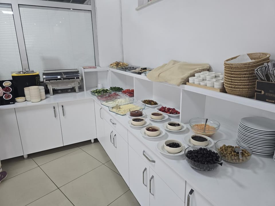 Coffee/tea facilities, Food and drinks, Breakfast, Buffet breakfast