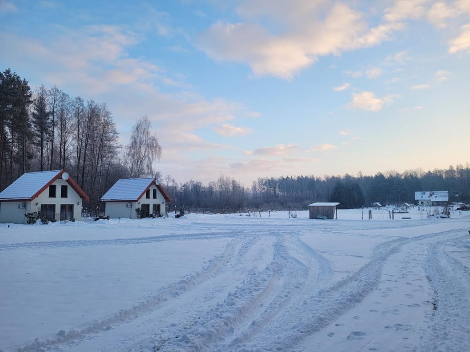 Domki nad stawem w Harszu Chalet in Poland