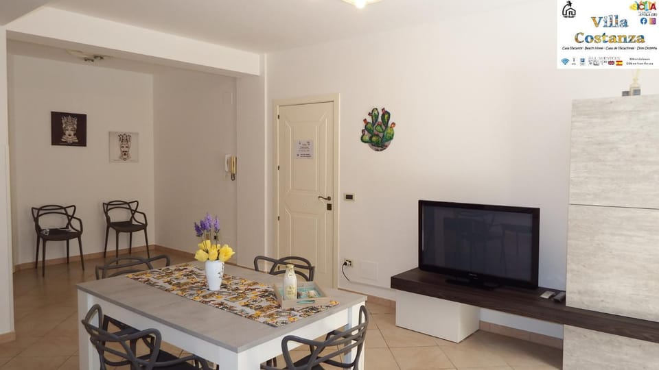 TV and multimedia, Living room, Seating area, air conditioner