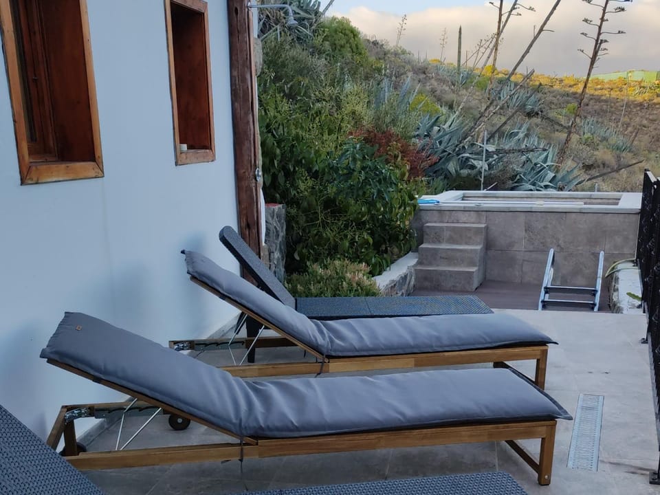Natural landscape, View (from property/room), Balcony/Terrace, sunbed