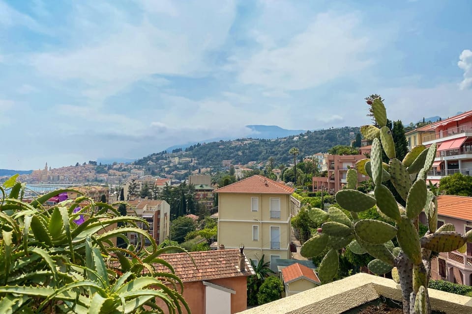 City view, Sea view