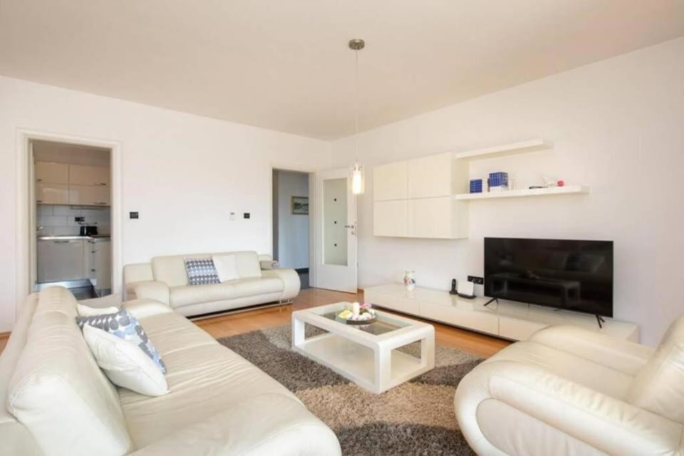 Family Apartment Natali Punat w Grill and Parking lot Apartment in Primorje-Gorski Kotar County