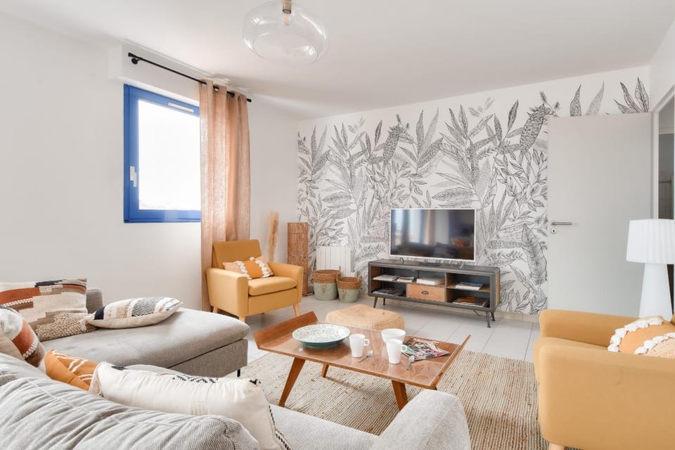 Communal lounge/ TV room, Living room