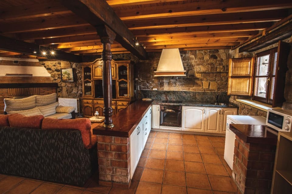 Kitchen or kitchenette, Communal kitchen
