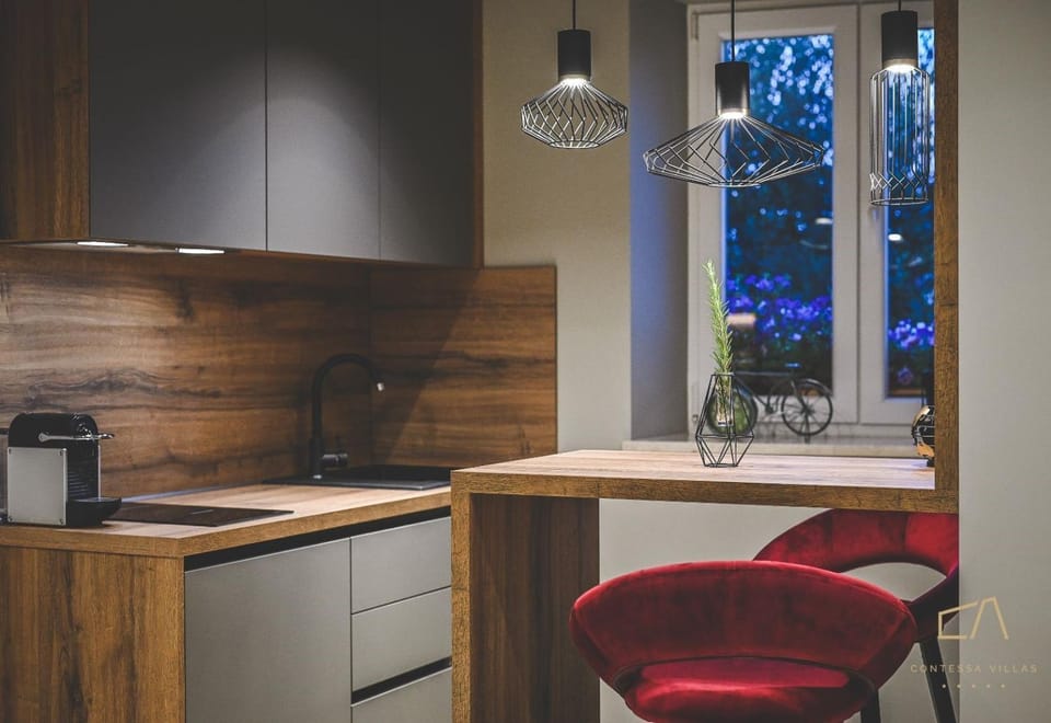Kitchen or kitchenette, Dining area, air conditioner