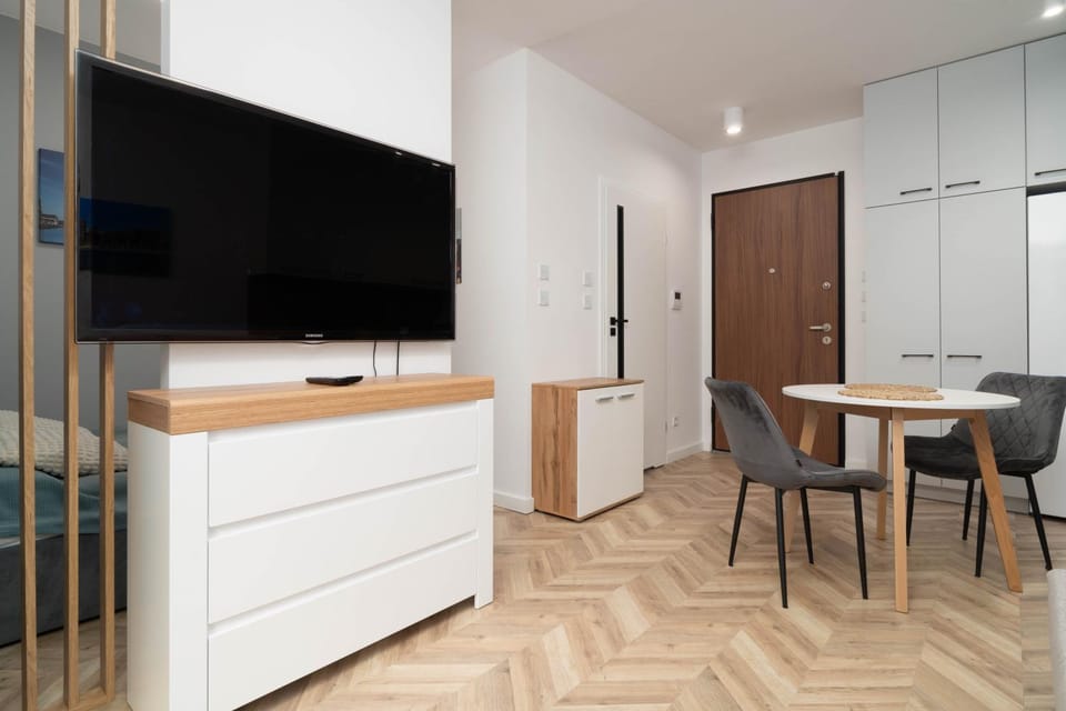 TV and multimedia, Kitchen or kitchenette, Dining area, wardrobe