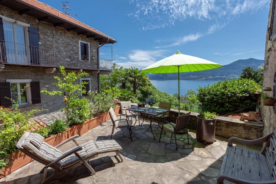 Balcony/Terrace, Seating area, Lake view