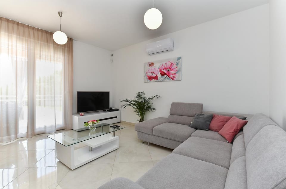 Villa Divsici 2105 House in Istria County