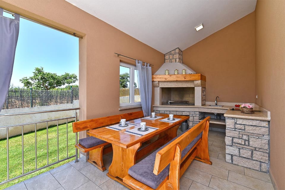 Villa Divsici 2105 House in Istria County
