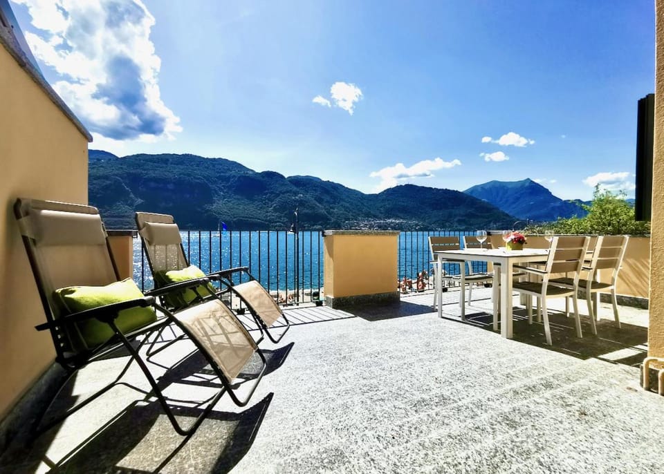 Balcony/Terrace, Lake view, Mountain view